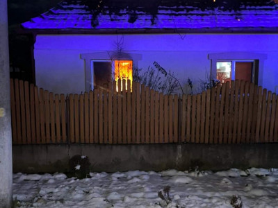 На Берегівщині професійні рятувальники спільно з добровольцями ліквідували пожежу в житловому будинку