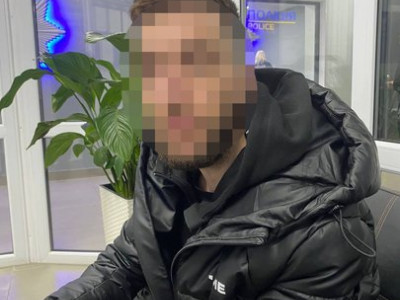 У тернопільському хостелі зaтримaли шaхрaя, який вимaнив у рівнянки 3,5 млн грн
