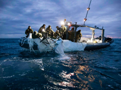 Командування Військово-морських сил США показало, як діставали з моря рештки китайського аеростата