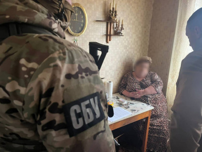 Зливала ворогу позиції Сил оборони під Бахмутом: СБУ викрила агентурну групу військової розвідки рф