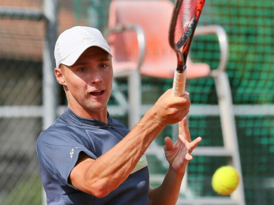 Перша ракетка України Крутих розгромно поступився британцю в Іспанії