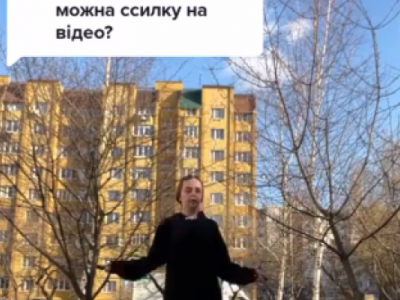 В Івано-Франківську вибухнув справжній скандал: бо дівчина стрибала на скакалці на вулиці поруч із жінкою
