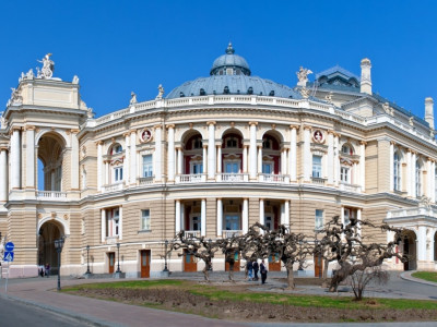 В Одесі чути вибухи, в області – повітряна тривога