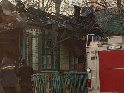У Ворзелі згоріла старовинна будівля аптеки
