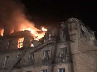 На Київщині дрони РФ влучили у гуртожитки та ліцей: є загиблі, під завалами знаходяться люди