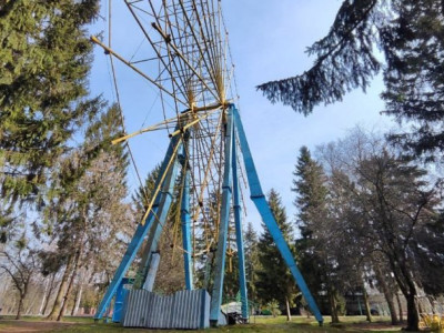 У Центральному парку Луцька демонтують комунальні атракціони
