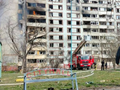 ФОТО. Росія завдала удару по Запоріжжю, влучила в багатоповерхівку
