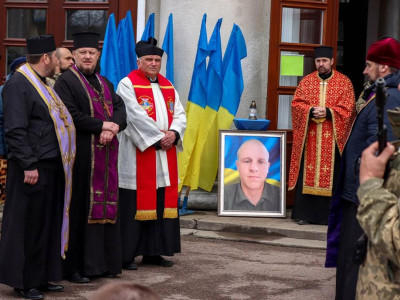 Калуська громада попрощалася із загиблим Героєм-захисником Олегом Конопадою
