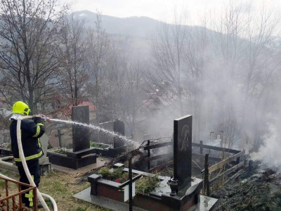 В Рахові горіло місцеве кладовище