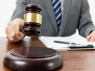 У Києві шахрай підробив документи та привласнив дві квартири і земельну ділянку