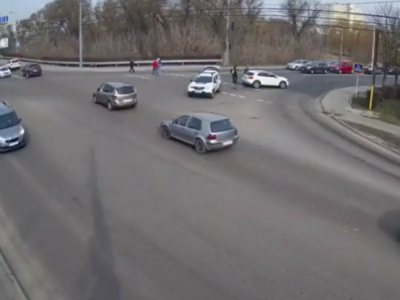 У Луцьку на перехресті не поділили дорогу Mercedes і Skoda. Відео