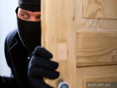 На Полтавщині “домушники” обікрали 4 будинки та квартиру