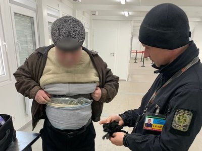 У Краківці затримали дідуся, що віз марихуану до Польщі