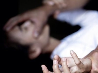 Троє підлітків уникнули покарання за зґвалтування 14-річної школярки на Закарпатті