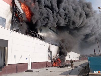 Під Єкатеринбургом горить завод ВМП