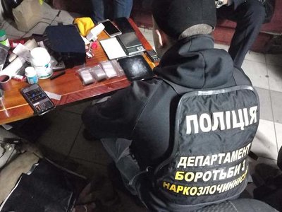 У Тернополі затримали чоловіка, який організував наркобізнес