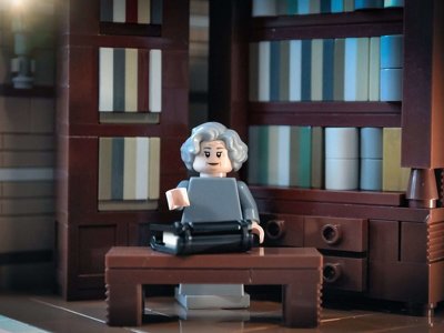 Компанія Lego випустила фігурку відомої польської поетки