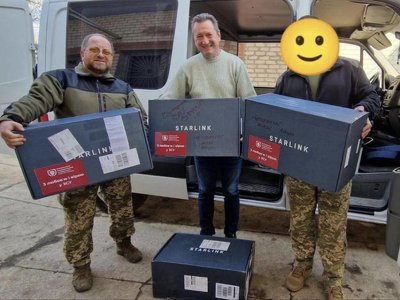 Ректор ВНУ відвіз на передову старлінки та іншу допомогу