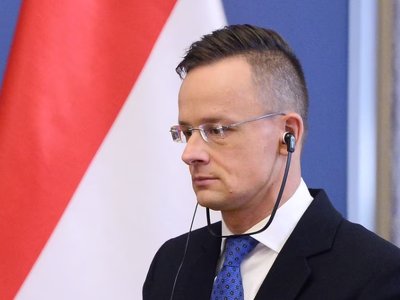 Угорщина не зможе підтримувати рух України до ЄС та НАТО без вирішення питання угорських шкіл - Сійярто