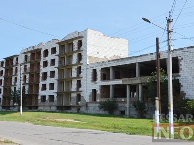 За ціною звичайного будинку: в Кілії виставлено на аукціон недобудовану п’ятиповерхівку