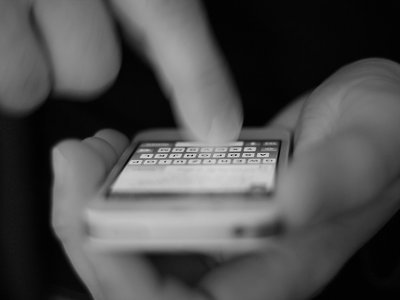 Які смс треба негайно видаляти з телефону, щоб шахраї не завдали шкоди