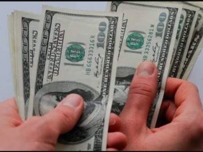 На Тернопільщині чоловік віддав невідомим тисячу доларів