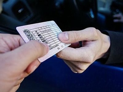 За один день патрульні Чернігівщини двічі виявили документи з ознаками підробки