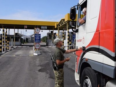 Для водіїв вантажівок запустили мобільний застосунок «еЧерга»