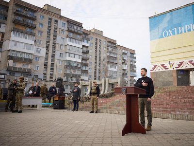 Зеленський привіз в Охтирку почесну відзнаку міста-героя