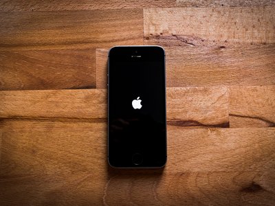 Оновлена версія iOS для власників iPhone: з'явилися нові емодзі, кольори і не тільки