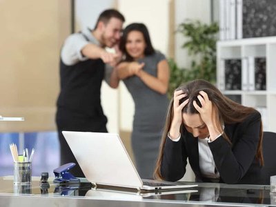 Цькують та принижують на роботі: як кременчужанам захиститись від мобінгу та покарати винних