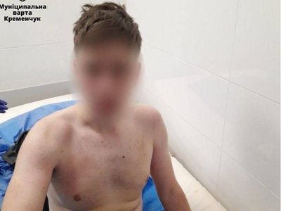 Бешкетника-“мушкетера” та “фізрука” в одній особі у медзакладі Кременчука втихомирювала Муніципальна варта