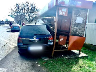 У Снятині водій в’їхав збив жінку, ка стояла на зупинці