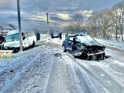 У Коломийському районі зіткнулись легковик та рейсовий автобус: є постраждалі