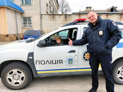 Поліцейські у Вараші здійснили мрію 4-річного хлопчика