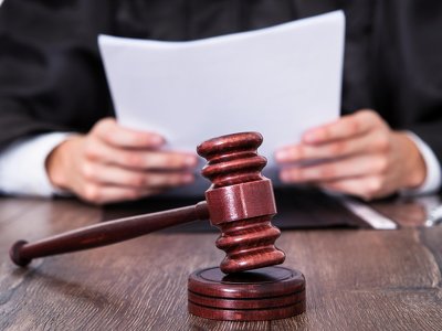 На Хмельниччині винесли вирок педофілу, який ґвалтував власну падчерку