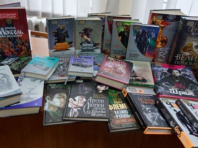 «Той, хто оживляє книжки»: у Тернополі відкрили виставку видань, які художньо оформив Олег Кіналь