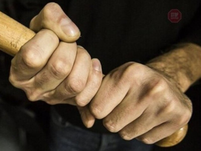 У Вінниці два хулігани з металевою палкою накинулись на чоловіка (ВІДЕО)
