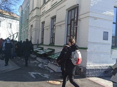 Комісію Мінкульту знову не впустили до Лаври для перевірки