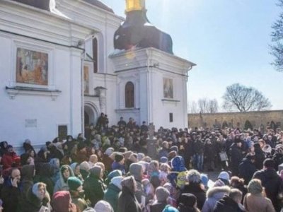 Що відбувається на території Києво-Печерської лаври