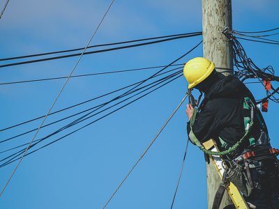 Буковинські енергетики за тиждень відновили близько 8 кілометрів ліній електропередач на Херсонщині