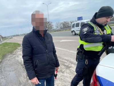 Патрульні Київщини відсторонили від керування нетверезого керманича (ФОТО)