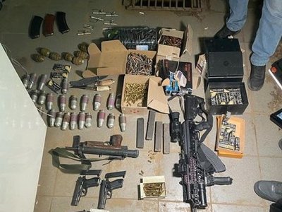 Житель Київщини організував нарколабораторію зі складом на 10 млн гривень та збройний арсенал (ФОТО)