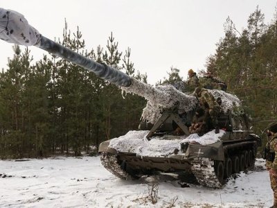 Під Бахмутом бійці “Вовки Да Вінчі” знищують росіян трофейною гаубицею (відео)