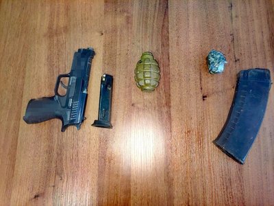 Поліція Рівненщини викрила кримінальний дует, який торгував зброєю, боєприпасами та наркотиками (ФОТО)