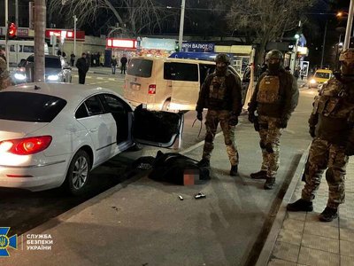 У Дніпрі банда насильно утримувала місцевого підприємця у квартирі та знущалася з нього
