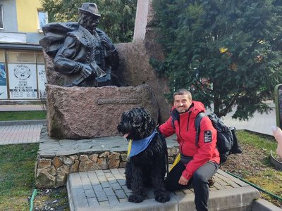 Киянин разом із собакою Циганом вирушив у пішу мандрівку Україною (ФОТО)