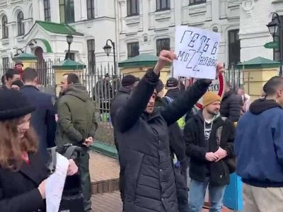 Що відбувається довкола лаври – чому СБУ взялася за УПЦ МП