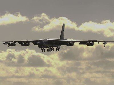 ВПС США відправили ядерні бомбардувальники B-52H у район, де росія…