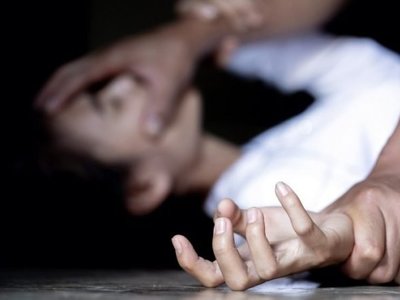 У селі на Рівненщині компанія молодиків зґвалтувала 14-річну дівчину
